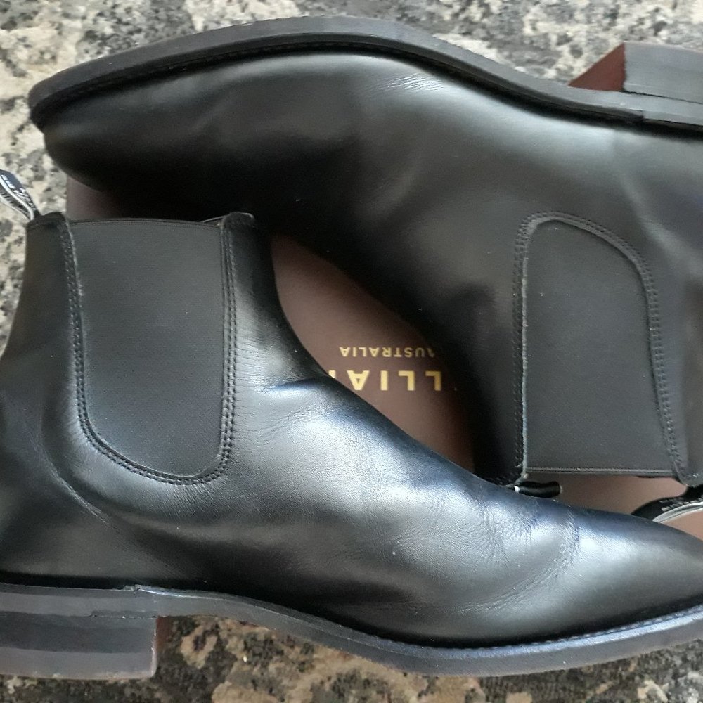 R. M. Williams Comfort Craftsman Chelsea Boots